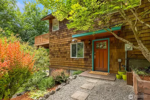 5724 NE Spruce Dr, Hansville, WA 98340