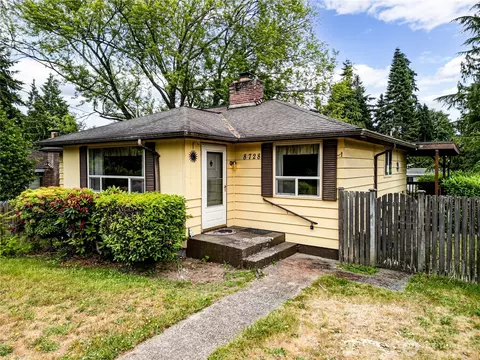 8728 224th St SW, Edmonds, WA 98026