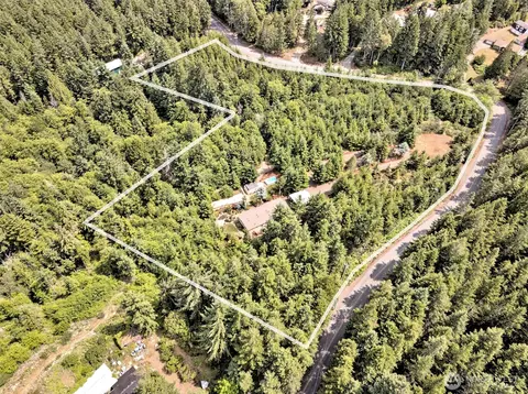 561 E Krabbenhoft Rd, Grapeview, WA 98546