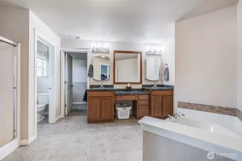 Bath - 7811 238th St Ct E, Graham, WA 98338 photo 2 of 4