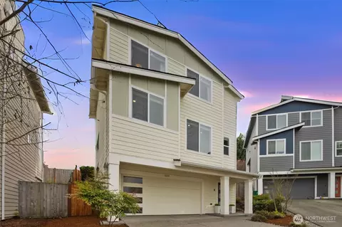 8215 S 118th Ct, Seattle, WA 98178