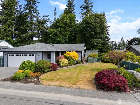 1708 24th Ct, Anacortes, WA 98221