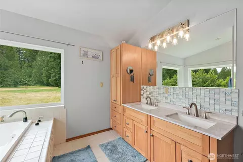 Bath - 33320 27th Ave E, Roy, WA 98580 photo 2 of 5