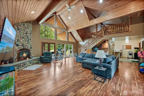 Living - 33320 27th Ave E, Roy, WA 98580 photo 1 of 2