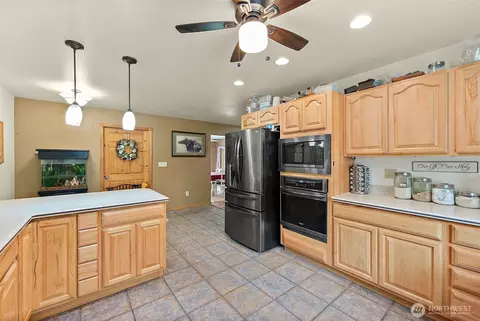 Kitchen - 33320 27th Ave E, Roy, WA 98580 photo 3 of 3