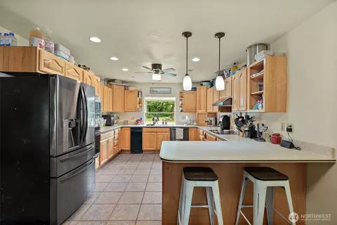 Kitchen - 33320 27th Ave E, Roy, WA 98580 photo 1 of 3