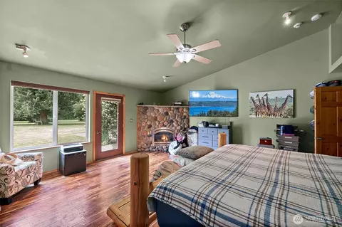 Bedroom - 33320 27th Ave E, Roy, WA 98580 photo 1 of 7