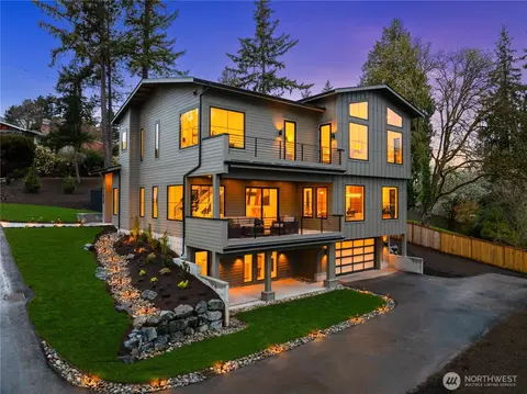 11028 83rd Ave NE, Kirkland, WA 98034