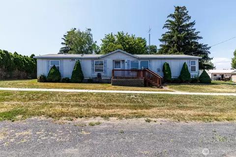 212 S 3rd St, Almira, WA 99103