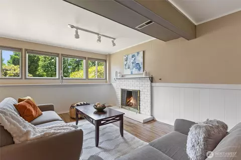 Living - 10813 29th Dr SE, Everett, WA 98208 photo 11 of 11