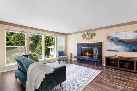 Living - 10813 29th Dr SE, Everett, WA 98208 photo 1 of 11