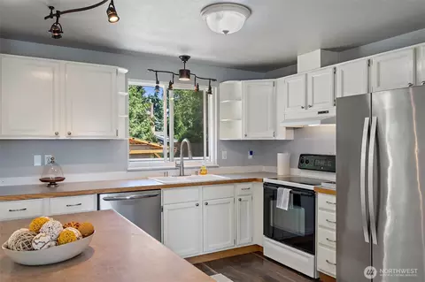 Kitchen - 10813 29th Dr SE, Everett, WA 98208 photo 2 of 6