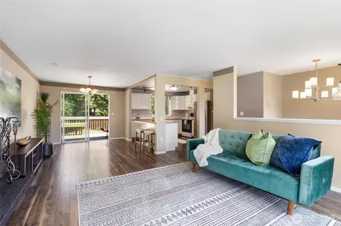 Living - 10813 29th Dr SE, Everett, WA 98208 photo 3 of 11