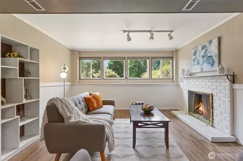 Living - 10813 29th Dr SE, Everett, WA 98208 photo 8 of 11