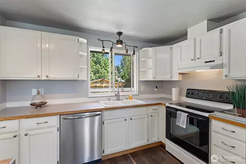 Kitchen - 10813 29th Dr SE, Everett, WA 98208 photo 1 of 6