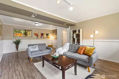 Living - 10813 29th Dr SE, Everett, WA 98208 photo 10 of 11
