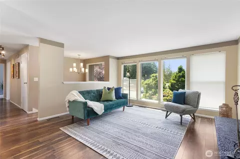 Living - 10813 29th Dr SE, Everett, WA 98208 photo 5 of 11
