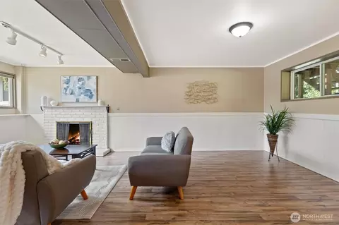 Living - 10813 29th Dr SE, Everett, WA 98208 photo 7 of 11