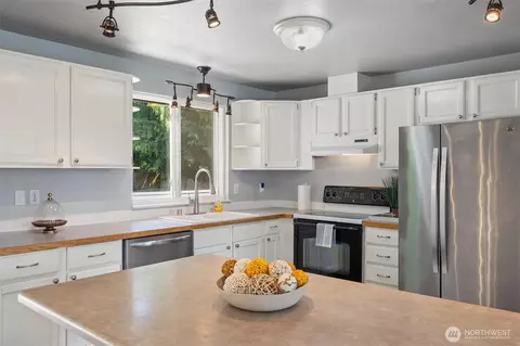 Kitchen - 10813 29th Dr SE, Everett, WA 98208 photo 6 of 6