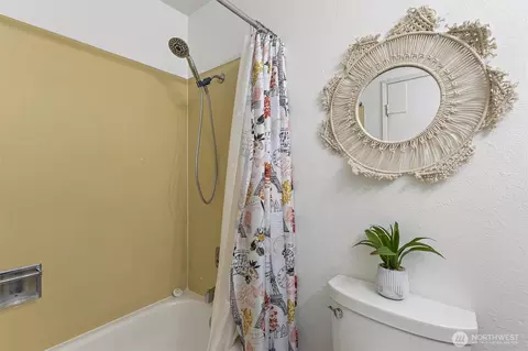 Bath - 10813 29th Dr SE, Everett, WA 98208 photo 3 of 4