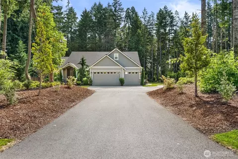 4716 Center Ln NE, Olympia, WA 98516