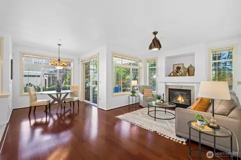 4310 NE 5 Ct #101, Renton, WA 98059