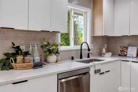 Kitchen - 320 178th Pl SW, Bothell, WA 98012 photo 2 of 4
