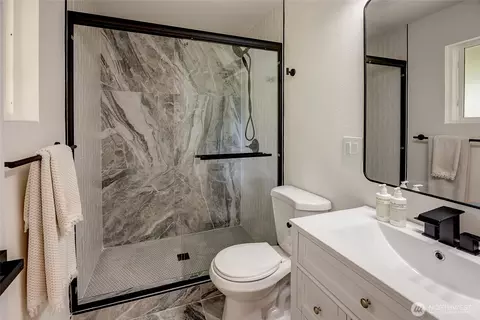 Bath - 320 178th Pl SW, Bothell, WA 98012 photo 1 of 2