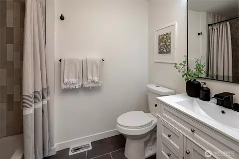 Bath - 320 178th Pl SW, Bothell, WA 98012 photo 2 of 2