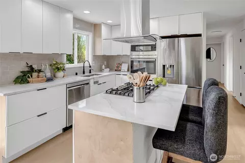 Kitchen - 320 178th Pl SW, Bothell, WA 98012 photo 3 of 4