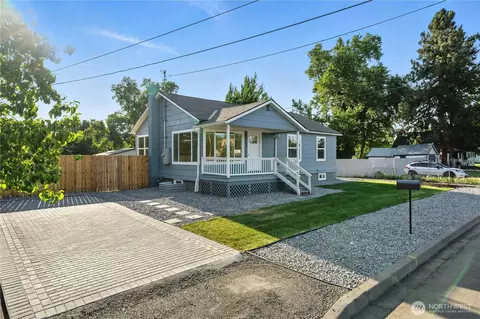 222 SW Davis Ave, College Place, WA 99324