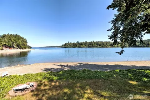131 E Rustle Way, Grapeview, WA 98546
