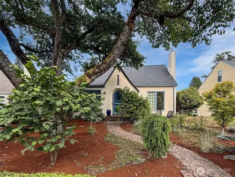 424 Rogers St NW, Olympia, WA 98502