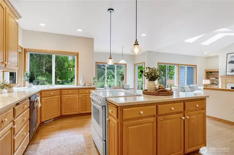 Kitchen - 1912 243rd Pl SE, Bothell, WA 98021 photo 4 of 4