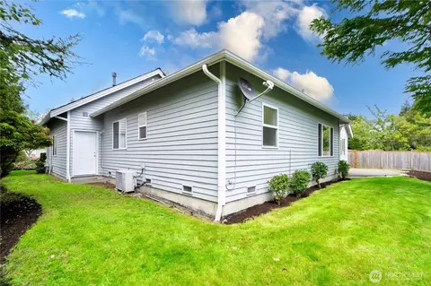 Exterior - 1912 243rd Pl SE, Bothell, WA 98021 photo 4 of 5