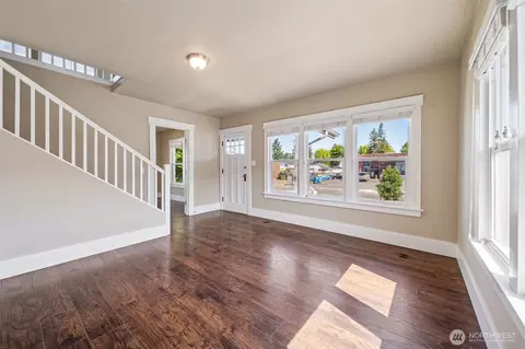 Living - 1306 Main St, Sumner, WA 98390 photo 2 of 4