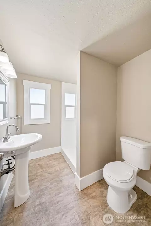 Bath - 1306 Main St, Sumner, WA 98390 photo 1 of 2