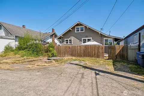 Exterior - 1306 Main St, Sumner, WA 98390 photo 5 of 6