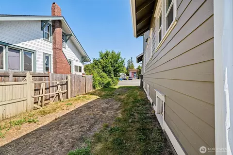 Exterior - 1306 Main St, Sumner, WA 98390 photo 4 of 6