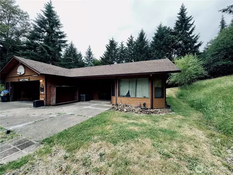 818 NW 359th St, La Center, WA 98629