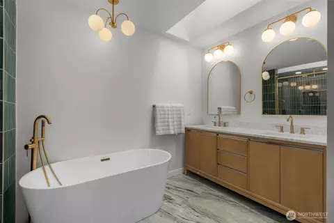 Bath - 107 219th Pl SE, Bothell, WA 98021 photo 2 of 4