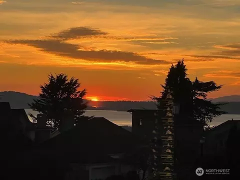 1604 28th Ave W, Seattle, WA 98199