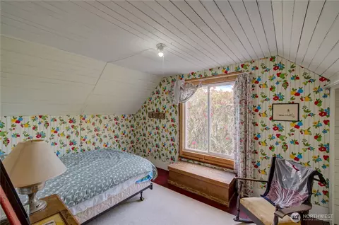Bedroom - 209 3rd St SE, Long Beach, WA 98631 photo 1 of 6
