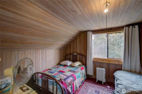 Bedroom - 209 3rd St SE, Long Beach, WA 98631 photo 6 of 6