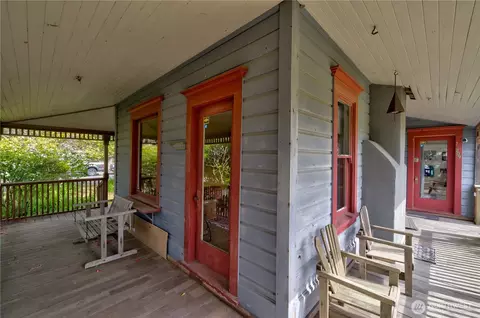 Exterior - 209 3rd St SE, Long Beach, WA 98631 photo 2 of 3