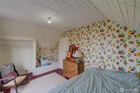 Bedroom - 209 3rd St SE, Long Beach, WA 98631 photo 2 of 6