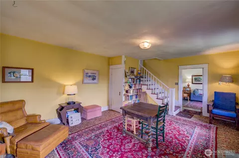 Living - 209 3rd St SE, Long Beach, WA 98631 photo 2 of 4