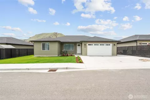 1828 Kristina Ln, Wenatchee, WA 98801