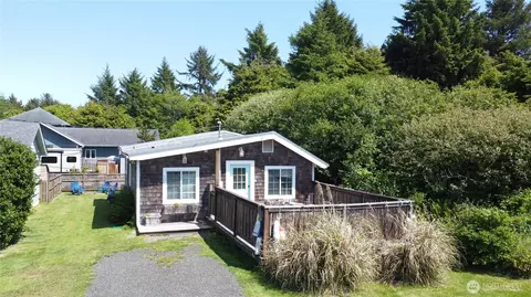 100 N 1st St, Pacific Beach, WA 98571