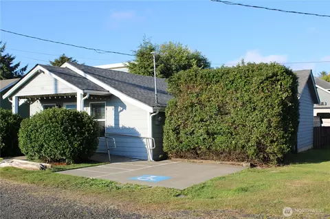 102 N 1st St, Pacific Beach, WA 98571